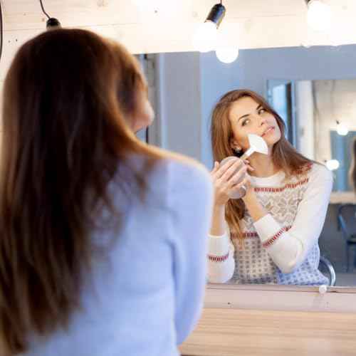 4 Pack Fan Brushes for Women Face Soft Bristle Highlighting Blush Brush with Long Handle Facial Applicator Brushes Face Makeup Tools for Loose Powder Highlighting Blush (2 Colors)