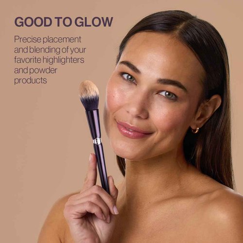 Anisa Beauty Tapered Highlight Makeup Brush – Precision Tapered Brush for Seamless Application of Highlighter and Illuminating Powders – Soft, Synthetic Fibers