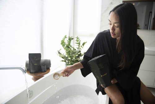 Bathorium Hinoki Mineral Magnesium Chloride Bath Flake, Relaxing Bath Soak with Japanese Hinoki, Detoxifying, pH Balanced for Women, Good for Sensitive Skin, 26 oz