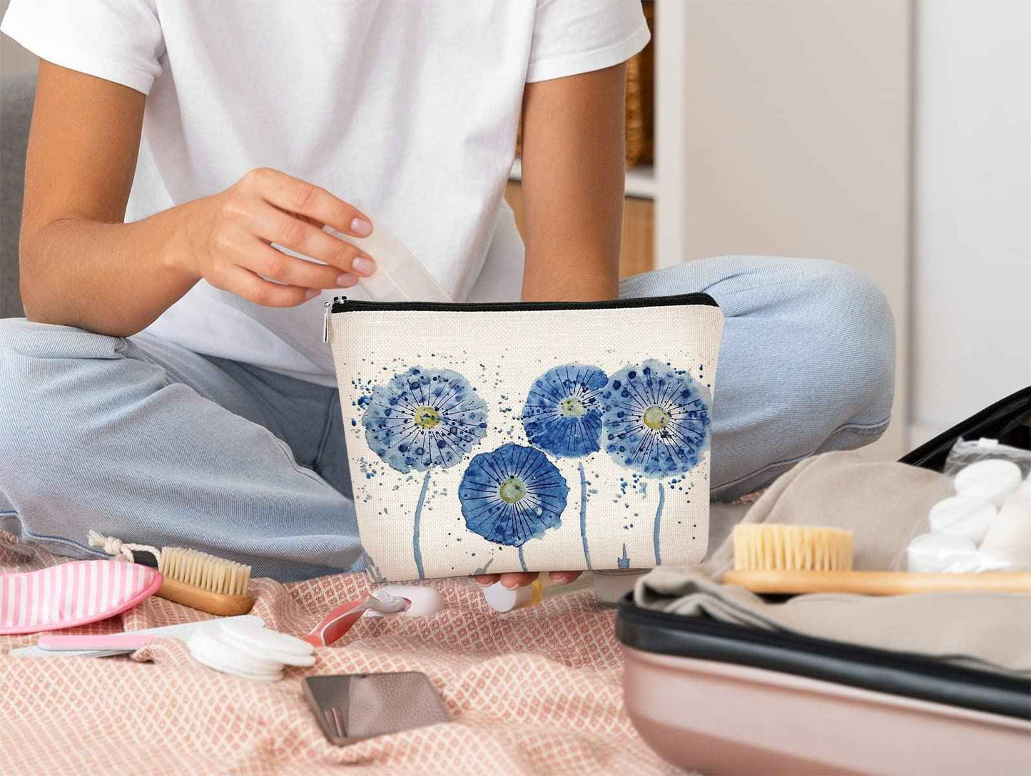Watercolor Blue Flowers Makeup Bag,Spring Summer Flower Cosmetic Bag Best Gift Idea for Teen Girls Women,Birthday Christmas Gifts for Girls Women Daughter Sister