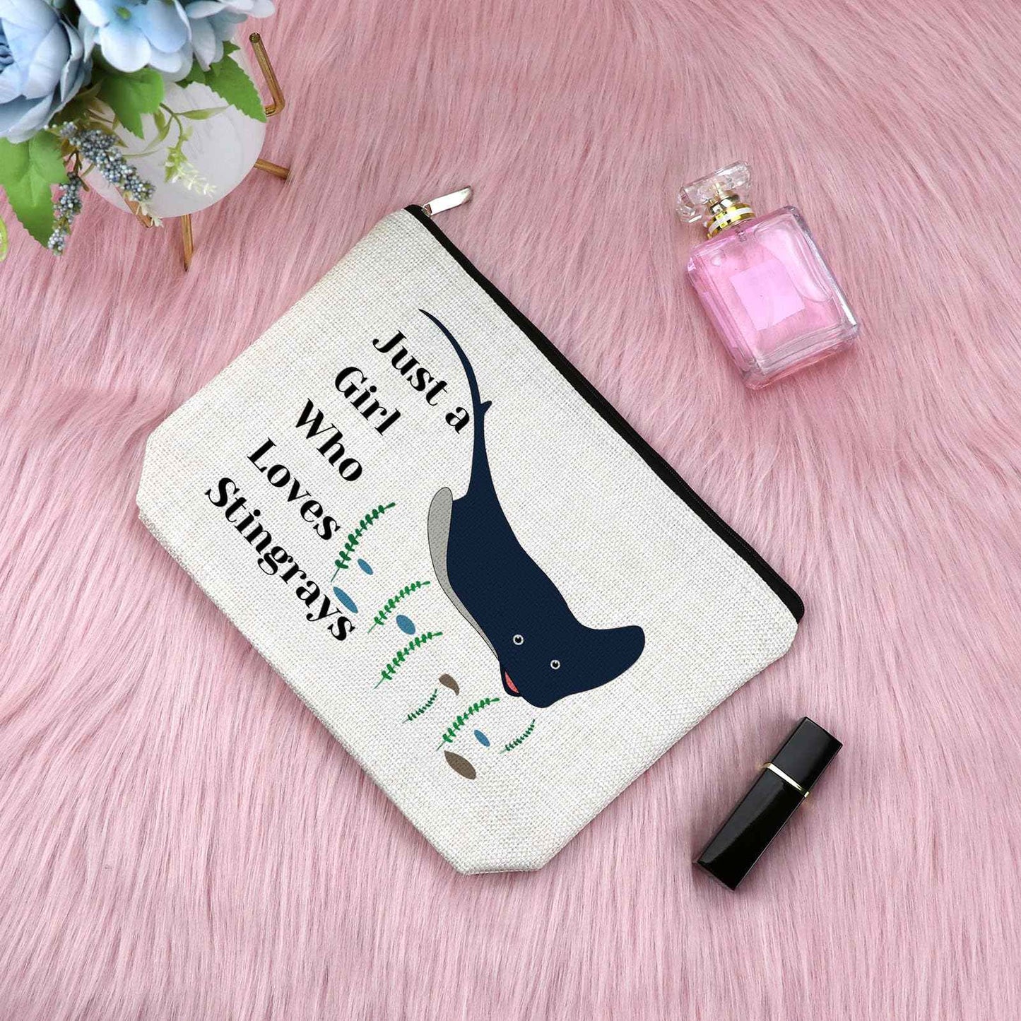 Stingray Themed Makeup Bag for Women Ocean Animal Gifts for Stingray Lovers Cosmetic Bag Sea Animal Manta Ray Gifts Christmas Funny Birthday Presents for Her Travel Pouch
