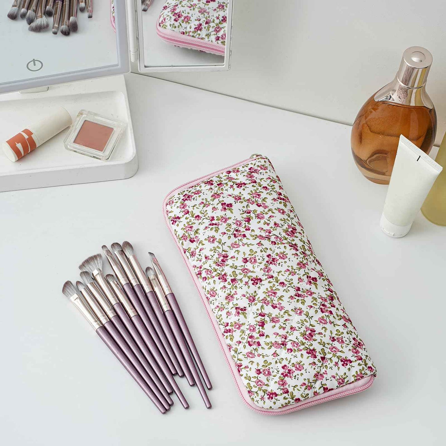 JOVAKIT Quilted Makeup Brush Holder Travel Cosmetic Bag for Women, Floral Coquette Cotton Makeup Brush Case Toiletry Zipper Make Up Pouch, Travel Storage Organizer Pouch (Red Floral)