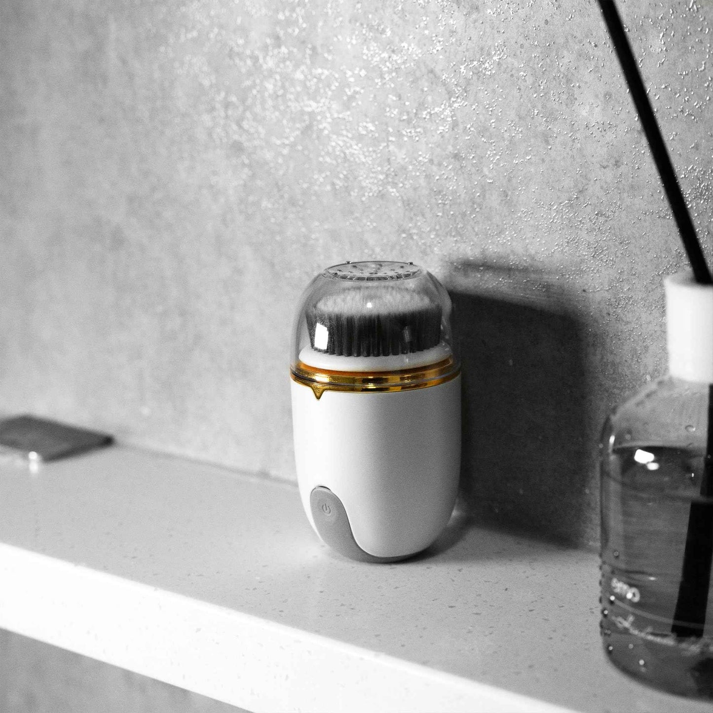 Waterproof Electric Face Brush with IPX5 Rating for Deep Cleansing and Exfoliation