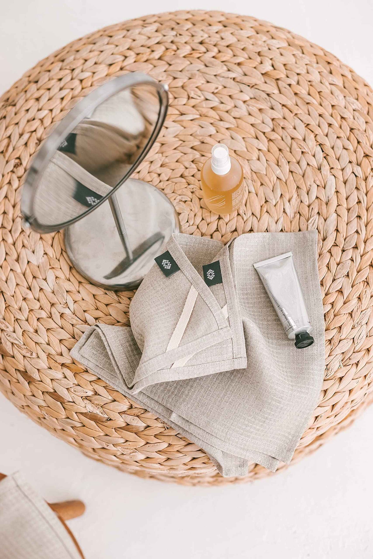 Thing Stories Flax Linen Washcloths for Bathroom - Waffle Washcloths 4-Pack 10x10 inch - Linen Face Cloths - Waffle Weave Cleaning Cloths with Loop - Exfoliating Face Towel for Women