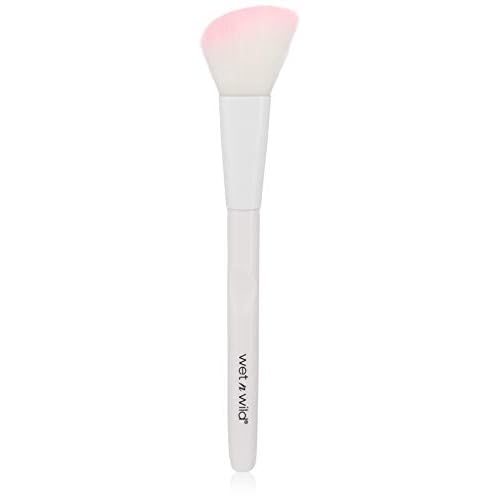 Wet n Wild, Makeup Brush, Contour Brush, Plush, Angled Brush to Fit the Contours of Your Face, Sculpt and Shape, Easy-to-use Makeup Brushes
