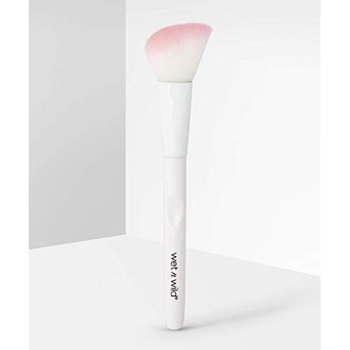 Wet n Wild, Makeup Brush, Contour Brush, Plush, Angled Brush to Fit the Contours of Your Face, Sculpt and Shape, Easy-to-use Makeup Brushes