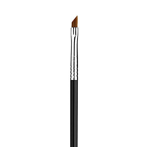 Sigma Beauty Professional E06 Eye Liner Brush ? Fine Angled Eyeliner Brush with Pointed Tip for Meticulously Applying Gel and Liquid Eyeliner, For Cat Eyeliner & Winged Liner (1 Brush)