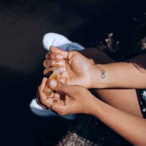 Cuticle Oil for Nail Strengthening and Growth ? Hydrating, Vegan, Organic Formula with Jojoba & Vitamin E | 3 Signature Fragrances | 5mL Roll-On (0.17 Fl Oz, Sandalwood Fragrance)