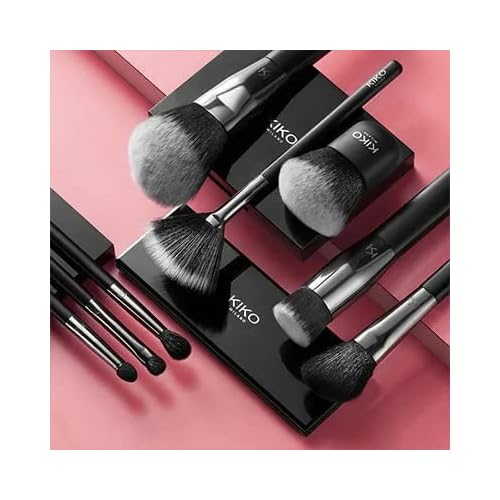KIKO Milano Eyes 62 Slanted Eyeliner Brush | Slanted Brush With Synthetic Fibers For Applying Eyeliners
