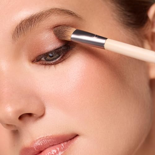 EcoTools All Over Eye Brush, Fluffy Eyeshadow Brush for Blending Lid & Crease Color, Soft Synthetic Bristles for Everyday Eye Makeup, Sustainable, Vegan & Cruelty-Free, 1 Count