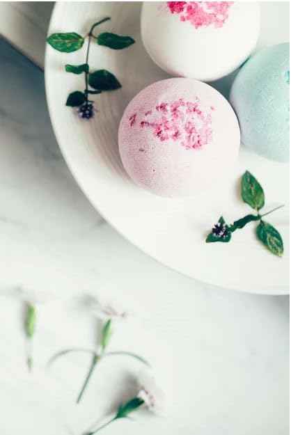 Bath Butler XL Bath Bomb Gift Set – 6 Large Aromatherapy Bombs with Shea Butter & Sea Salt – Spa Gift for Women, Moms, Girlfriends – Relaxing Self-Care Kit Floating fizzing bathbomb