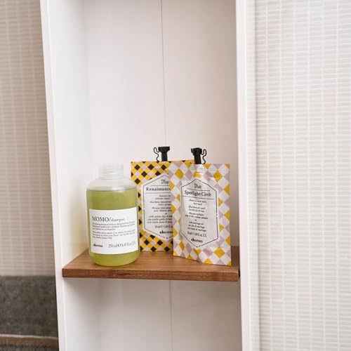 Davines The Spotlight Circle, Extra Shine Boosting Hair Mask - Polishes & Smooths for Glossy Color - Moringa Oil Formula Illuminates Dull Hair Weightlessly, 1.69 Fl Oz