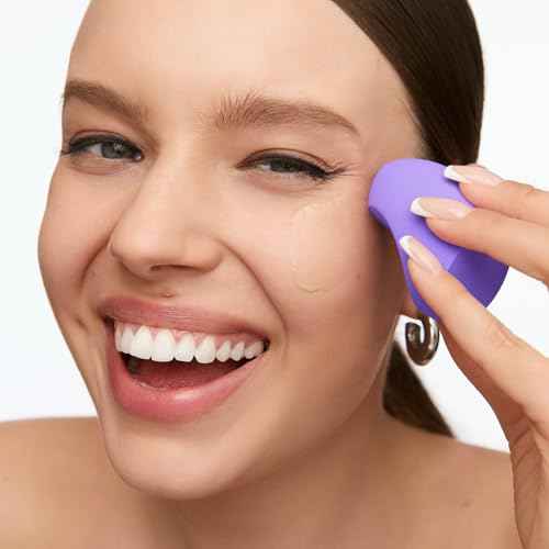 Wonderskin Curve Blender - Patent-Pending Makeup Sponge with Ergonomic Design for Seamless Blending & Contouring ? For Foundation, Creams & Powders