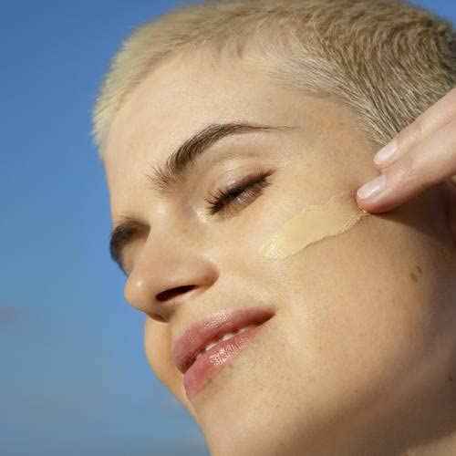 Garnier Skin Naturals Combination to Oily Hyaluronic Aloe All-in-1 BB Light Cream, 50ml