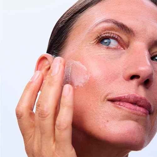 Clarins Super Restorative Day Cream | Anti-Aging Moisturizer For Mature Skin Weakened By Hormonal Changes | Replenishes, Illuminates & Densifies Skin | Lifts & Smoothes | Targets Age Spots & Wrinkles