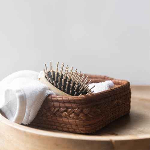 TEK ? Scalp Massage Brush with Strap in Ash Wood Handmade in Italy ? Stimulates Hair Growth, Ideal for Shampoo and Anti-Hair Loss Lotions ? 8.5 x 5 cm ? Vegan and Sustainable