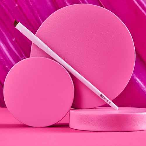 essence | Eyeliner Brush | Angled, Soft Bristles for Precision Gel, Cream, & Powder Eye Makeup | Vegan & Cruelty Free Beauty