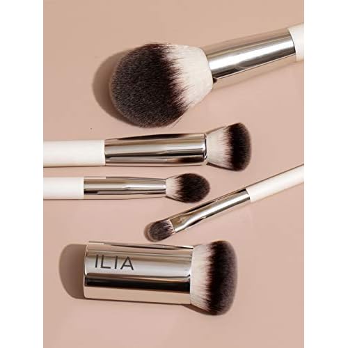 ILIA - Perfecting Buff Brush | Versatile Brush For Cream or Liquid Products Made with Aluminum + Soft, Vegan Bristles | Smooth Finish | Expertly Crafted | Non-Toxic, Vegan, Cruelty-Free, Recyclable