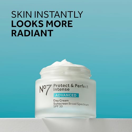 No7 Protect & Perfect Intense Advanced Day Cream SPF 30 - Anti-Aging Facial Moisturizer with Anti-Wrinkle Technology - Hydrating Hyaluronic Acid Cream for Radiant Youthful Skin (50ml)