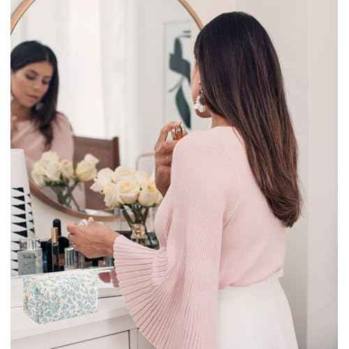 Cute Floral Makeup Bag Small Cotton Quilted Cosmetic Bag, Aesthetic Essential Bag Emergency Bag Gift for Women Girls Travel Accessories (Blue Floral)