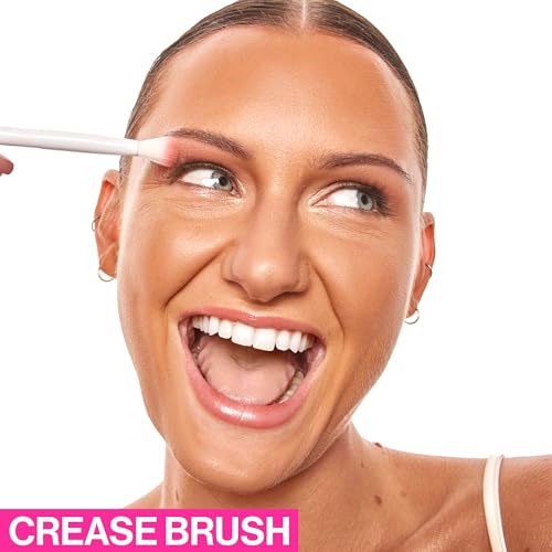 wet n wild Eye Crease Brush,Flawless Tapered Blending, Soft Synthetic Fibers, Ergonomic Handle for Comfortable Precision Control, Cruelty-Free & Vegan