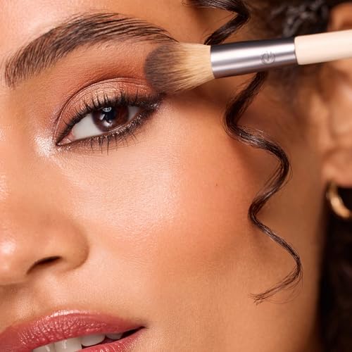 Real Techniques Skin Tint Base Brush, Liquid Foundation Makeup Brush for Skin Tint & Tinted Moisturizer, Streak-Free Blending, UltraPlush Bristles, Cruelty-Free, 1 Count