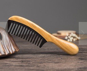 Myhsmooth Gb-yb-mt Wide Tooth Handmade No Static Black Buffalo Horn Comb with Green Sandalwood Handle (Rounded)