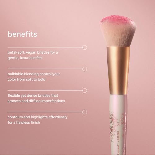 r.e.m. beauty Blush Brush – Vegan Bristles, Soft-Blur Finish