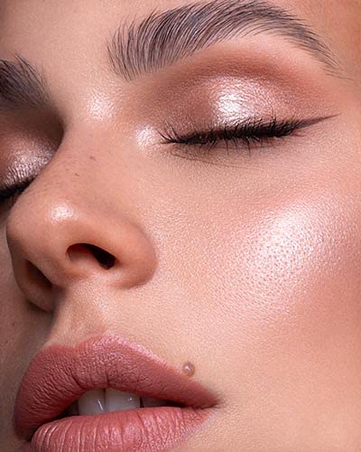Catrice More Than Glow Highlighter in Supreme Rose Beam