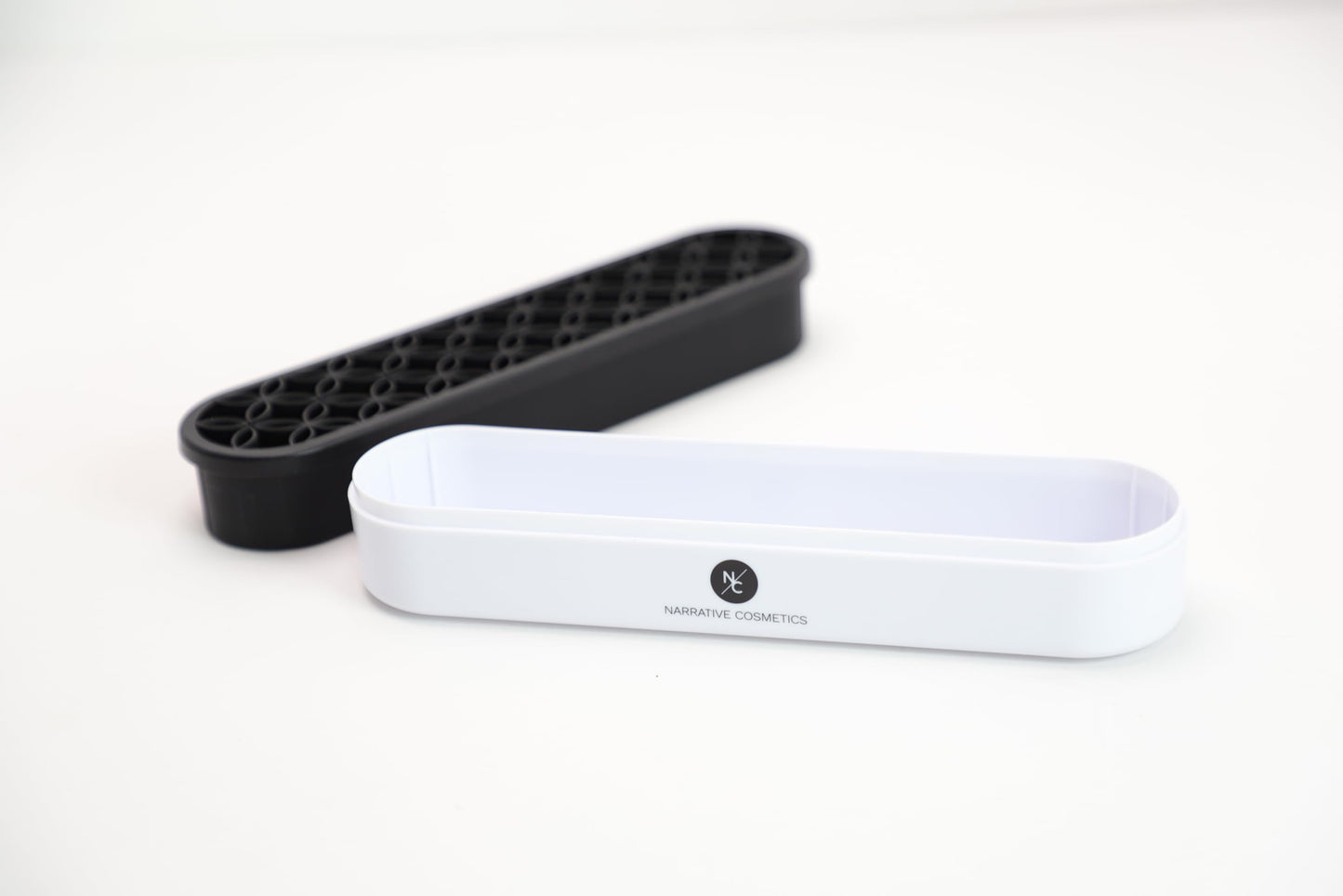 Narrative Cosmetics Upright Silicone Brush Holder with Round Corners - Black