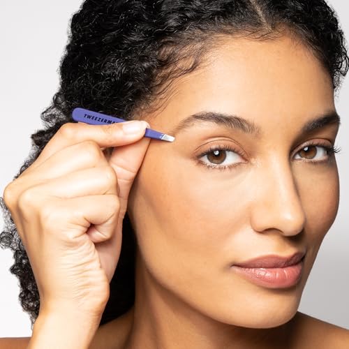 Tweezerman Mini Slant Travel Tweezers for Eyebrows, Travel Tweezers for Eyebrows, Facial Hair (Blooming Lilac)