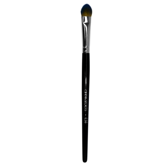 Cinema Secrets E38- Pointed Packing Eyeshadow Brush