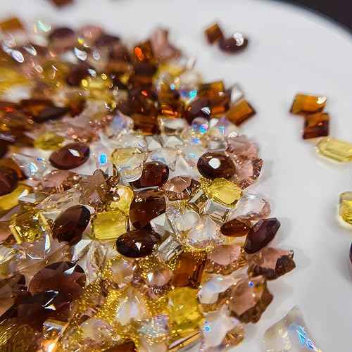 100Pcs Autumn Winter Crystal Brown Orange Yellow Nail Art Rhinestones Pointed Bottom Multi Shapes Nail Supplies Heart Snowflake Maillard Color Diamonds Nail Gem Nail Jewelry for Women Acrylic Supplies