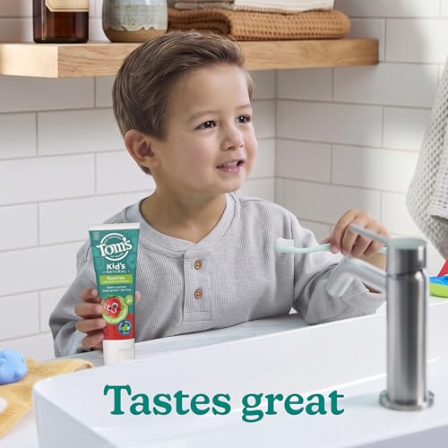 Tom's of Maine Natural Kids Fluoride Toothpaste, Silly Strawberry, 3 Pack