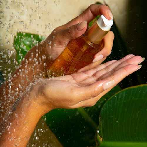 CLARINS Total Cleansing Oil | Removes Long-Wearing, Heavy and Waterproof Makeup and Pollutants | Preserves Skin's Microbiota | Easy Rinse | Safe For Use On Face, Eyes and Lips | Dermatologist Tested