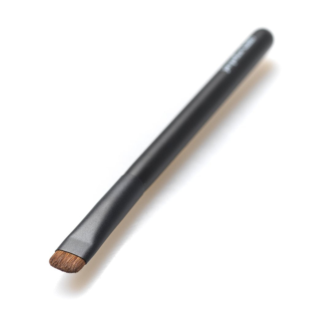 Smudger - Eyeliner/Eyeshadow Smudger/Eyebrow Brush, by Jacqueline Kalab - Artiste - 5.7in Makeup Artist Quality