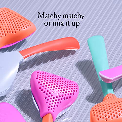 Portable Travel Case for 5-Blade Razors with Built-In Magnet