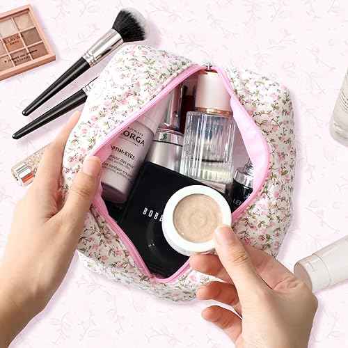 Cotton Quilted Makeup Bag, Cute Pouch Toiletry Bag Cosmetic Bag Quilted Floral Organizer Bag Travel Coquette Aesthetic Portable Storage Zipper Purse for Women (Pink)