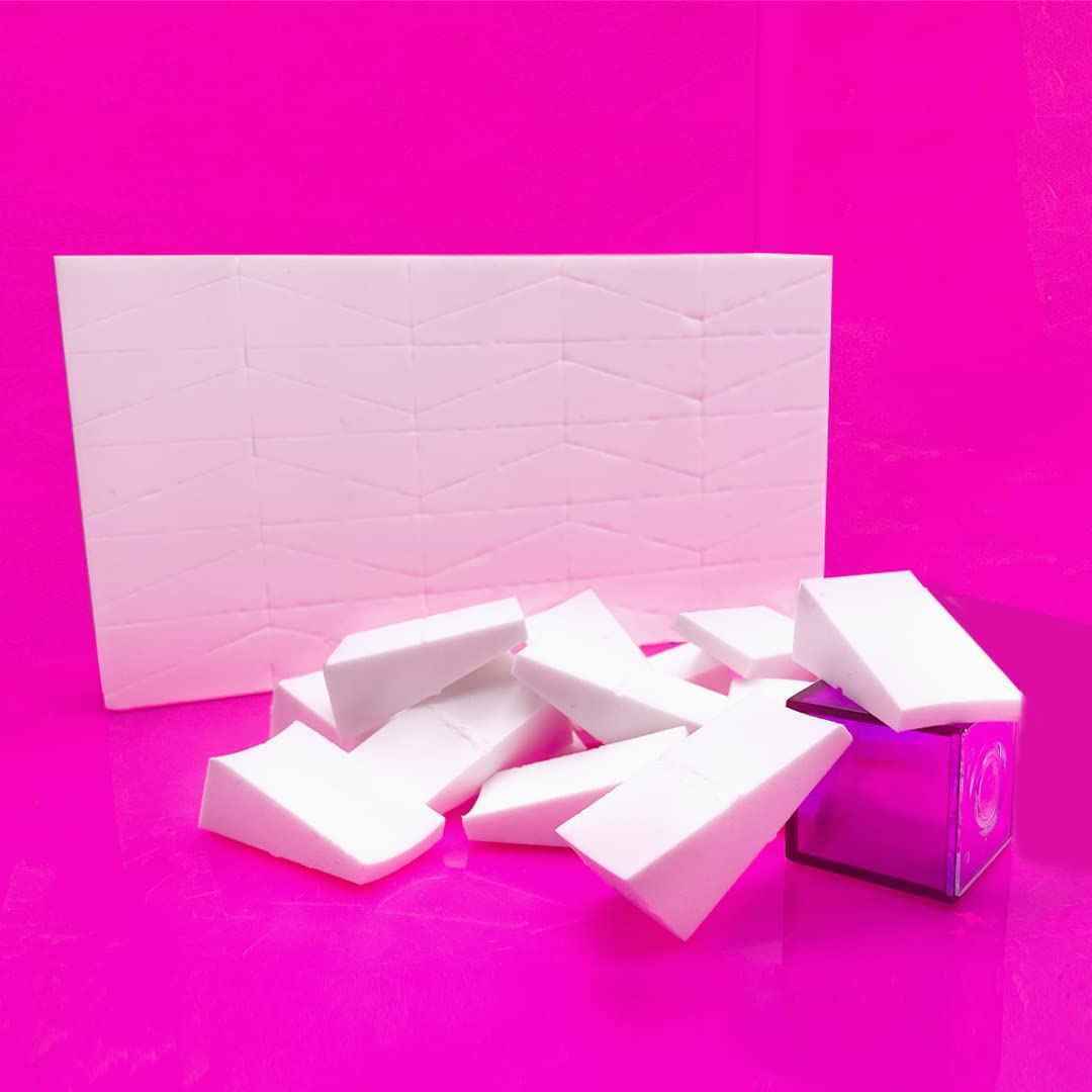 Artist's Choice 500 Pack Makeup Sponge Mini Applicator Wedges, Triangle Cosmetic Sponges for Foundation, Blush, Eye Shadow, Blending and Smoothing, Disposable, Latex Free