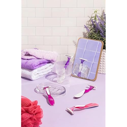 Gillette Venus Smooth Razor for Women, Includes 1 Reusable Razor Handle + 2 Count 3-Bladed Refills, Ergonomic Soft Grip Handle