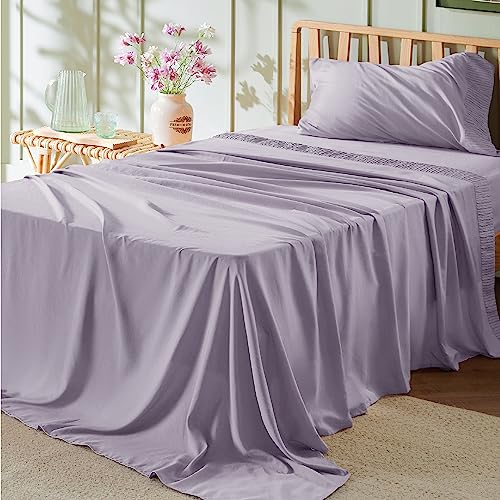 Bedsure Twin Sheets Set - Soft Twin Bed Sheets, 3 Pieces Hotel Luxury Lavender Sheets Twin, Easy Care Polyester Microfiber Cooling Bed Sheet Set