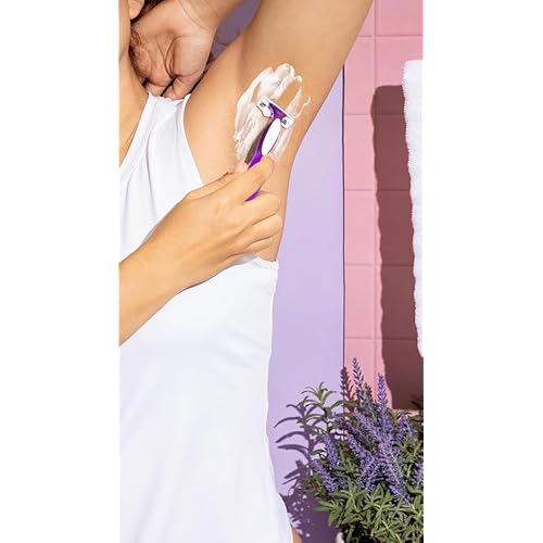 Gillette Venus Smooth Razor for Women, Includes 1 Reusable Razor Handle + 2 Count 3-Bladed Refills, Ergonomic Soft Grip Handle