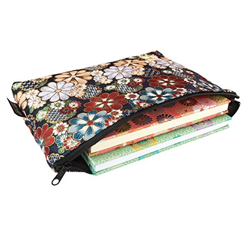 Brocade zipper pouch, lined with Nishijin brocade, size M. (Saikaranman)