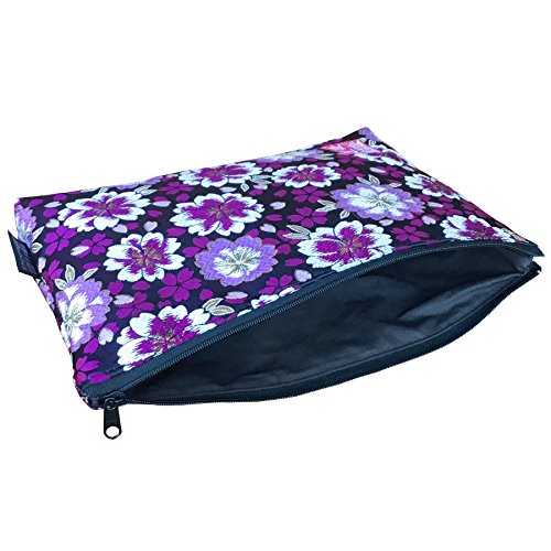 Brocade zipper pouch, lined with Nishijin brocade, size M. (Kuromurasakiyaezakura)