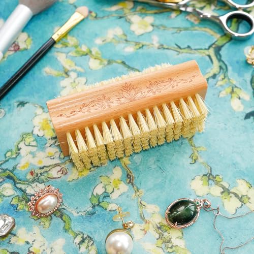 Wooden Fingernail Brush with Natural Sisal - Flower Variation Menesia