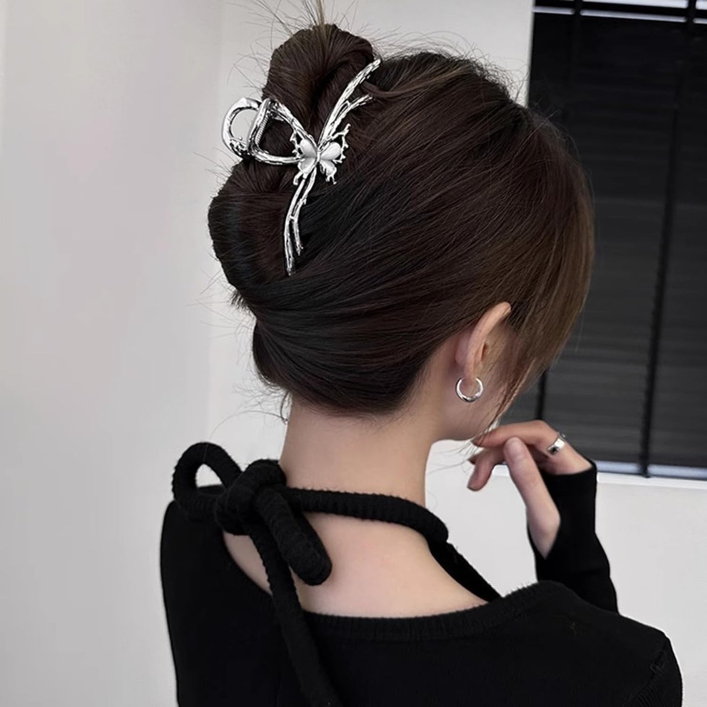 Butterfly Metal Hair Claw Clips Large Silver Hair Clip Elegant Butterfly Hair Jaw Clip with Crystal Stone Design Strong Hold Non-slip Hair Accessories for Women Girls Thinner Thick Hair Styling 1PCS