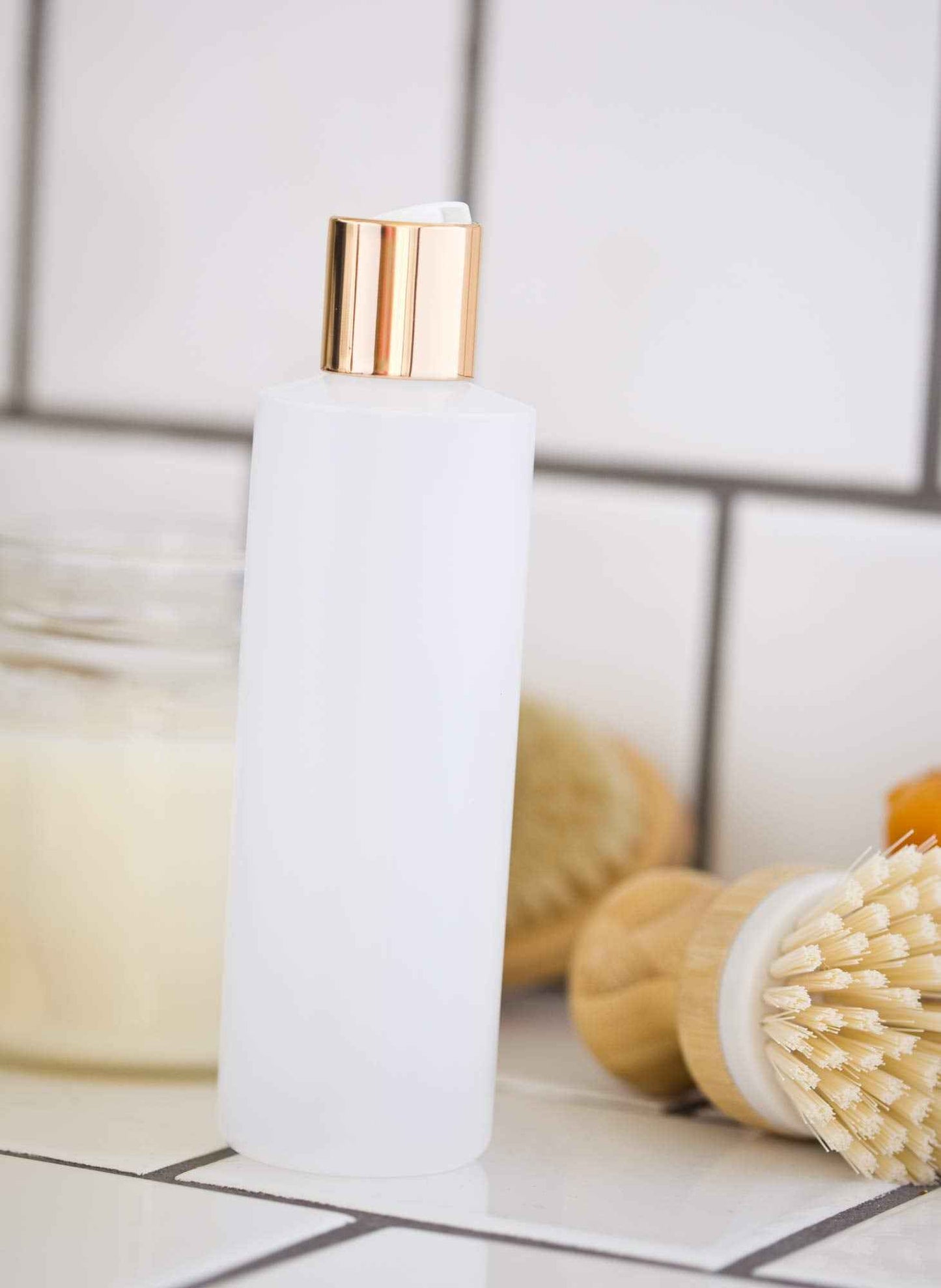 JUVITUS 8 oz Clear Natural Refillable Plastic Squeeze Bottle with Gold Metal Disc Cap (12 Pack)