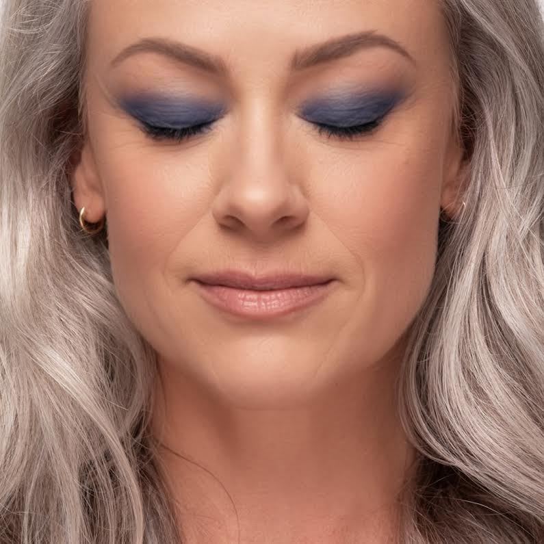 Demure Mineral Eyeshadow Palette - 23 Matte Shades