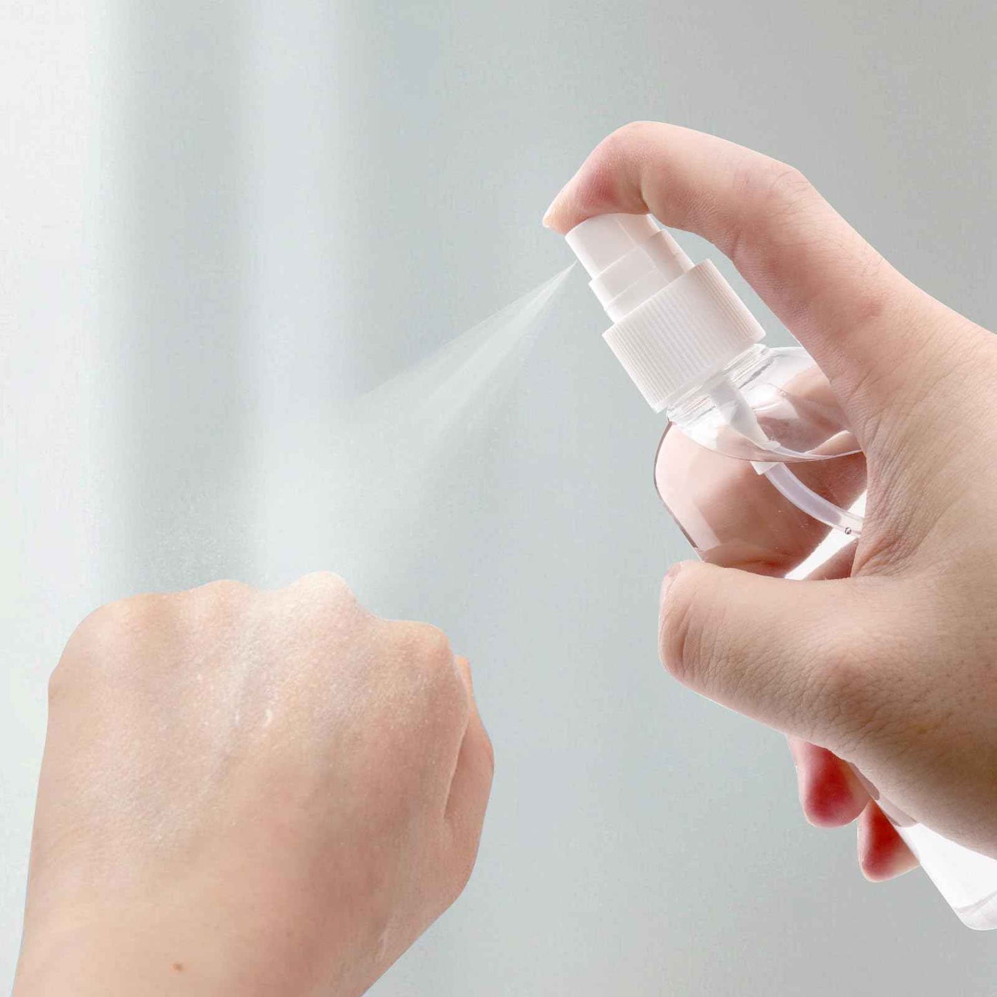 HAKZEON 60 PCS 4oz Plastic Spray Bottles, Refillable Empty Travel Spray Bottle, 120ml Clear Small Mist Spray Bottle for Traveling Make Up Perfume