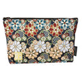 Brocade zipper pouch, lined with Nishijin brocade, size M. (Saikaranman)